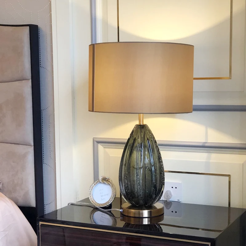 Lampe de table à abat-jour droit en tissu moderniste, petite lampe de bureau à 1 tête en vert Clearhalo