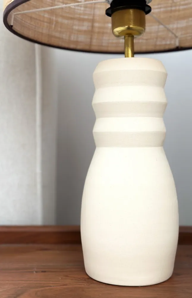 Lampe à poser en grès RUMI