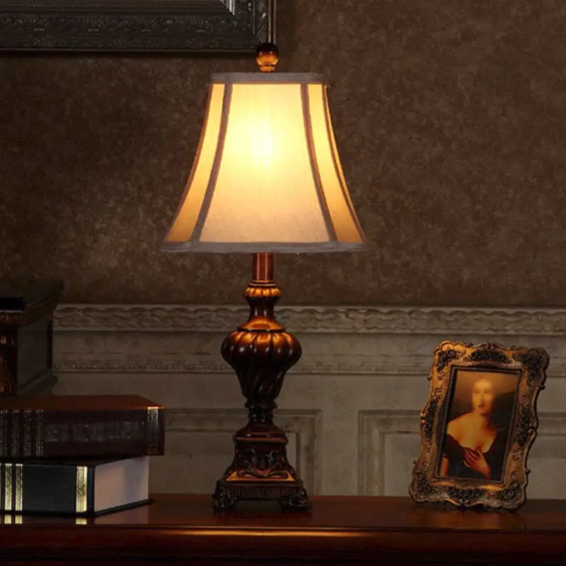 LuxeUrne - Lampe de Table Élégante en Céramique