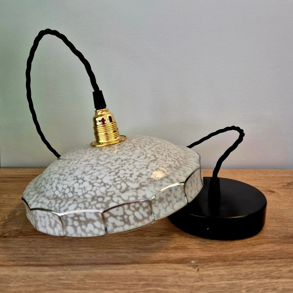 Suspension globe