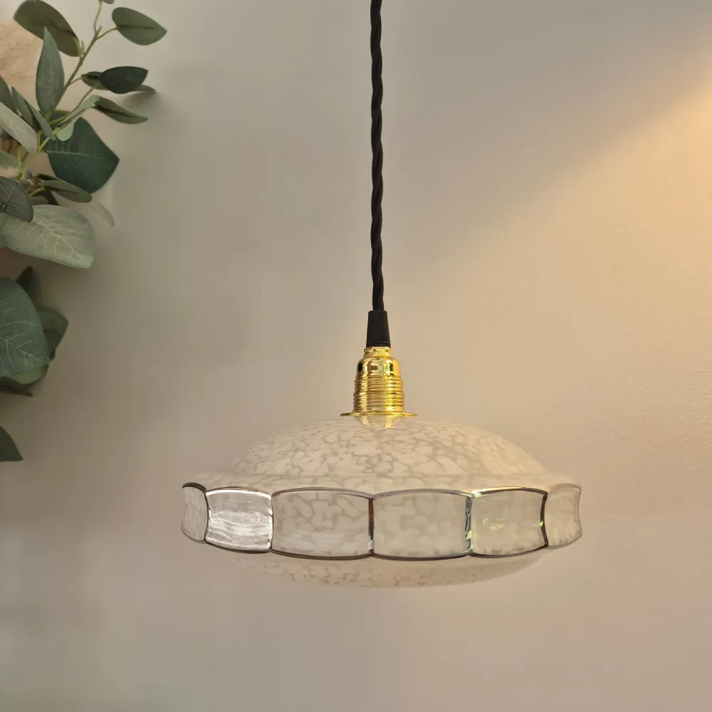 Suspension globe