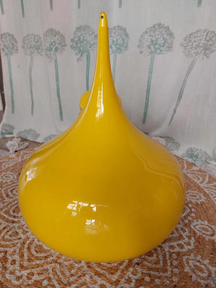 Suspension en métal jaune